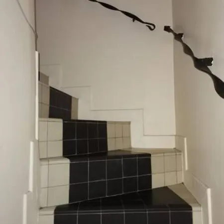 Dans Maison Partagee Проживание в семье *