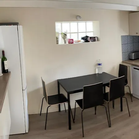 Dans Maison Partagee